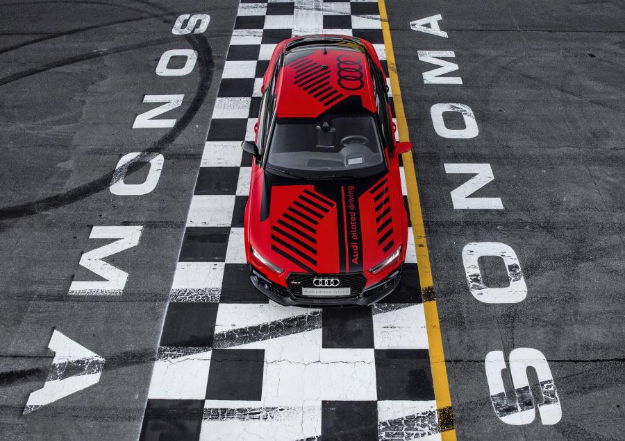  Audi RS7 Sportback Piloted Driving Concept 2015 года  (фото 2 из 8)